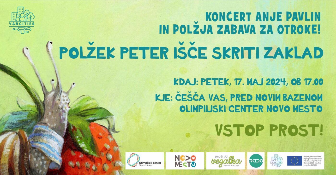 polžek leze na jagodi
